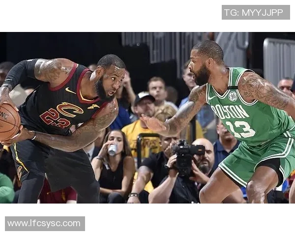 足球球星穿科比鞋展现球场风采与独特魅力的时刻